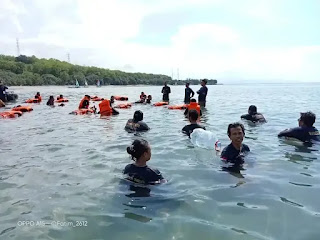 Penyelam TNI AL Dislambair Koarmada II Mendidik Pramuka Brigade Penolong Kwarda Jawa Timur