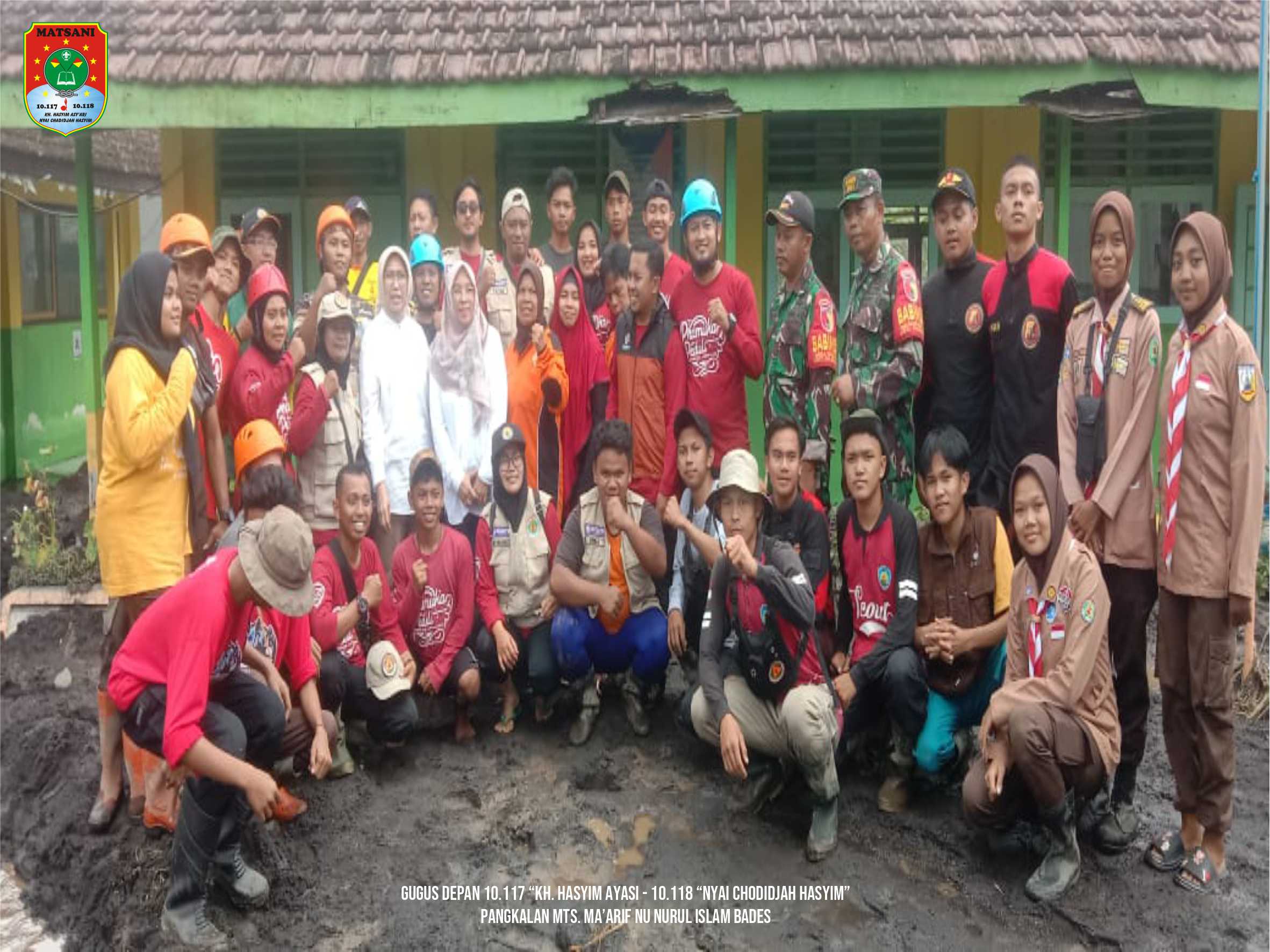GOTONG ROYONG BANTU MASYARAKAT TERDAMPAK BANJIR LAHAR DINGIN SEMERU